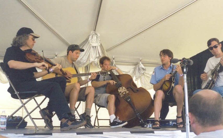Throwing it back to the early days- with our brother @darolangerfiddler at Dexter Lake!
Does anyone remember the name of Ryan Moore’s Dog?
#Throwback #GoodMemories #DarolAnger #YMSB #EarlyDays
#GuessTheYear #Bluegrass