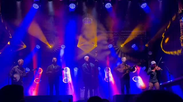 Our hearts are full after another memorable show at @mishawakaamphitheatre . 

Thanks to everyone who came out to see us. We love you, CO. 

(Lights by @evergrowyo ) 

#concert #livemusic #yondermountainstringband #colorado #bluegrass