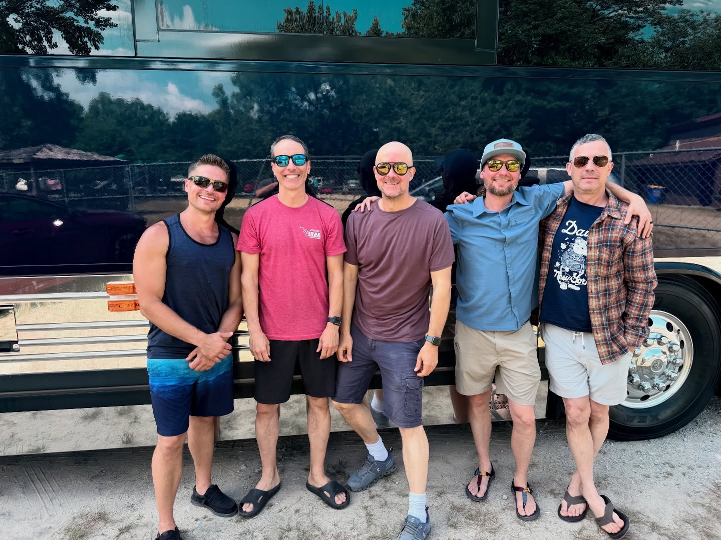 All smiles (David Johnston smiles internally, don’t make him feel weird) here on day 1️⃣☝🏻of tour! @nelsonledgesquarry we are ready to throw down at midnight on the 4th of July for Grassfire Fest. 

#yondermountainstringband #bluegrassmusic #jamband #summerfestival #tour