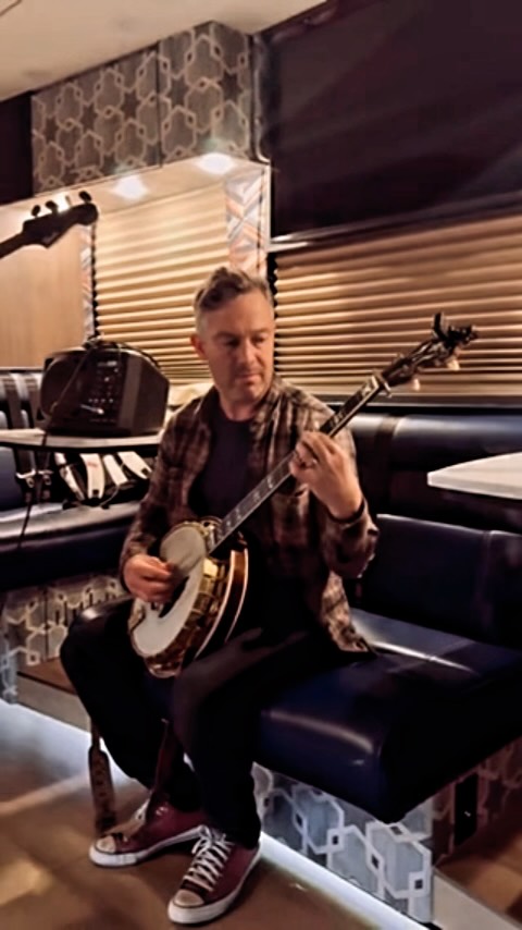 Remind Me…how many bus coconut waters, bananas, bourbon, and chicken salads does it take to make this band jam? Watch to the end for a super serious band meeting.

The bus is rolling again this week starting on Friday (10/2) in Boone, NC. @appalachianmountainbrewery 

See you out there soon, friends! 

#ymsb #buslife #yondermountainstringband #jamgrass #jamband